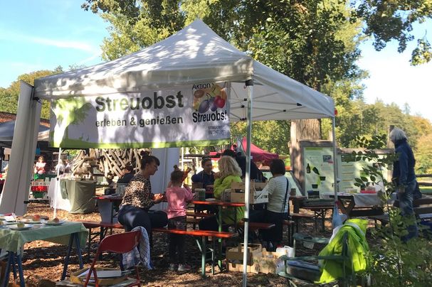 Basteln am BN-Stand