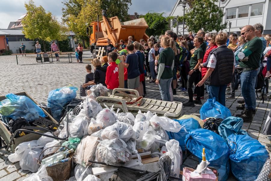 Es gibt nichts, was nicht weggeschmissen wird, Müllansammlung des NOW4nature-Teams; Foto: Günter Schulze Vowinkel-Schwedler, BUND Naturschutz, OG Neunkirchen a.Br. u.U