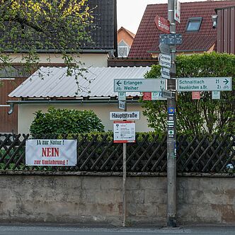 Klicken zum Vergrößern April 2019 - Protest der Anwohner der Ortsdurchfahrt Dormitz gegen die Umfahrungsplanung, Foto: Günter Schulze Vowinkel-Schwedler