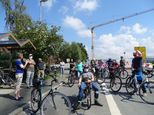 Esther Schuck erläutert gelungene Maßnahmen zu mehr Achtung für Radfahrer, Foto: Karin Weber