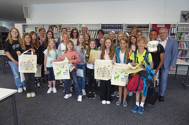 Ehrung der Sammlerkinder am GFS. Foto Claudia Lodes