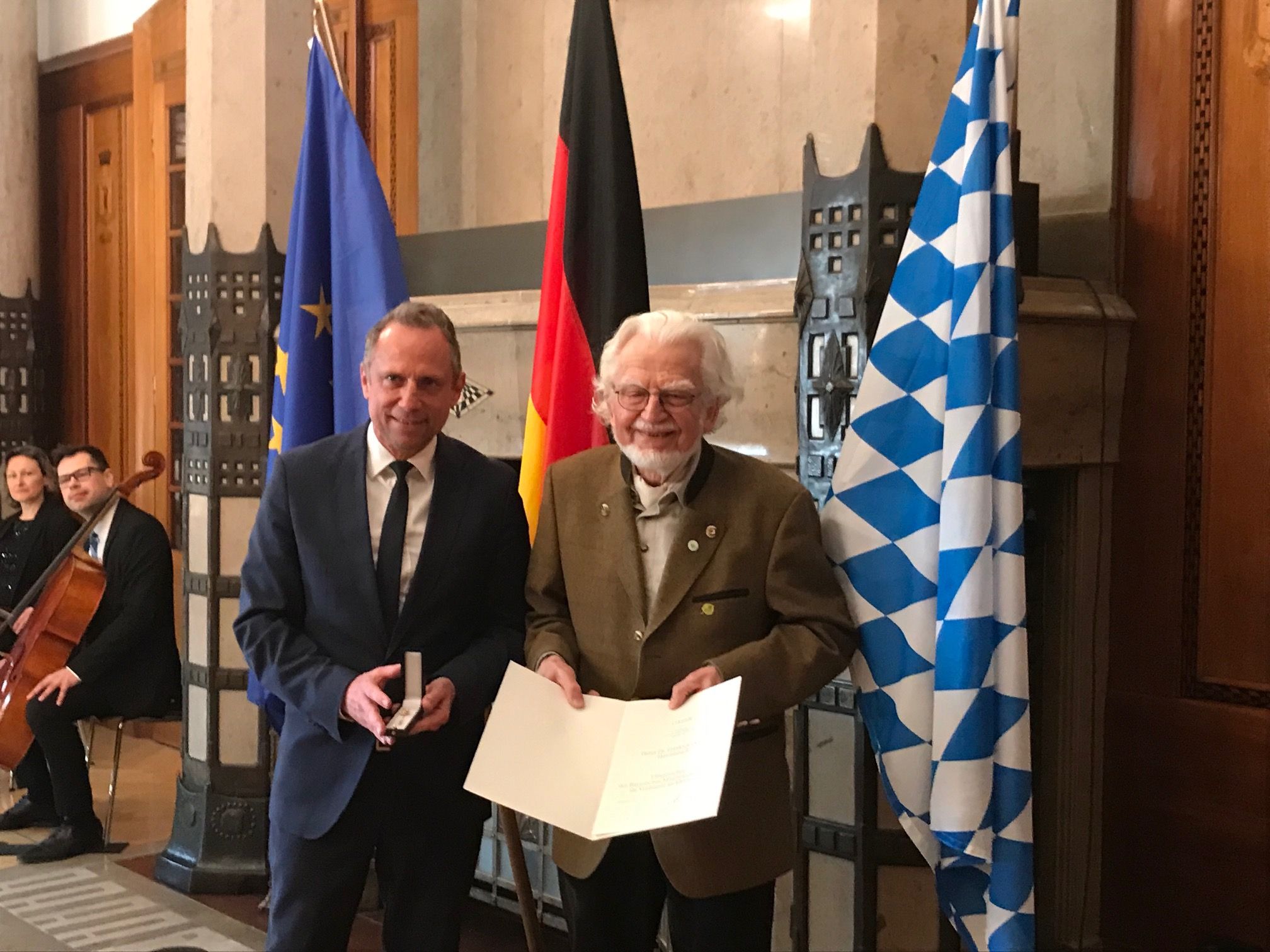 Ehrenpreis des Bayerischen Ministerpräsidenten an Dr. Frieder Oehme