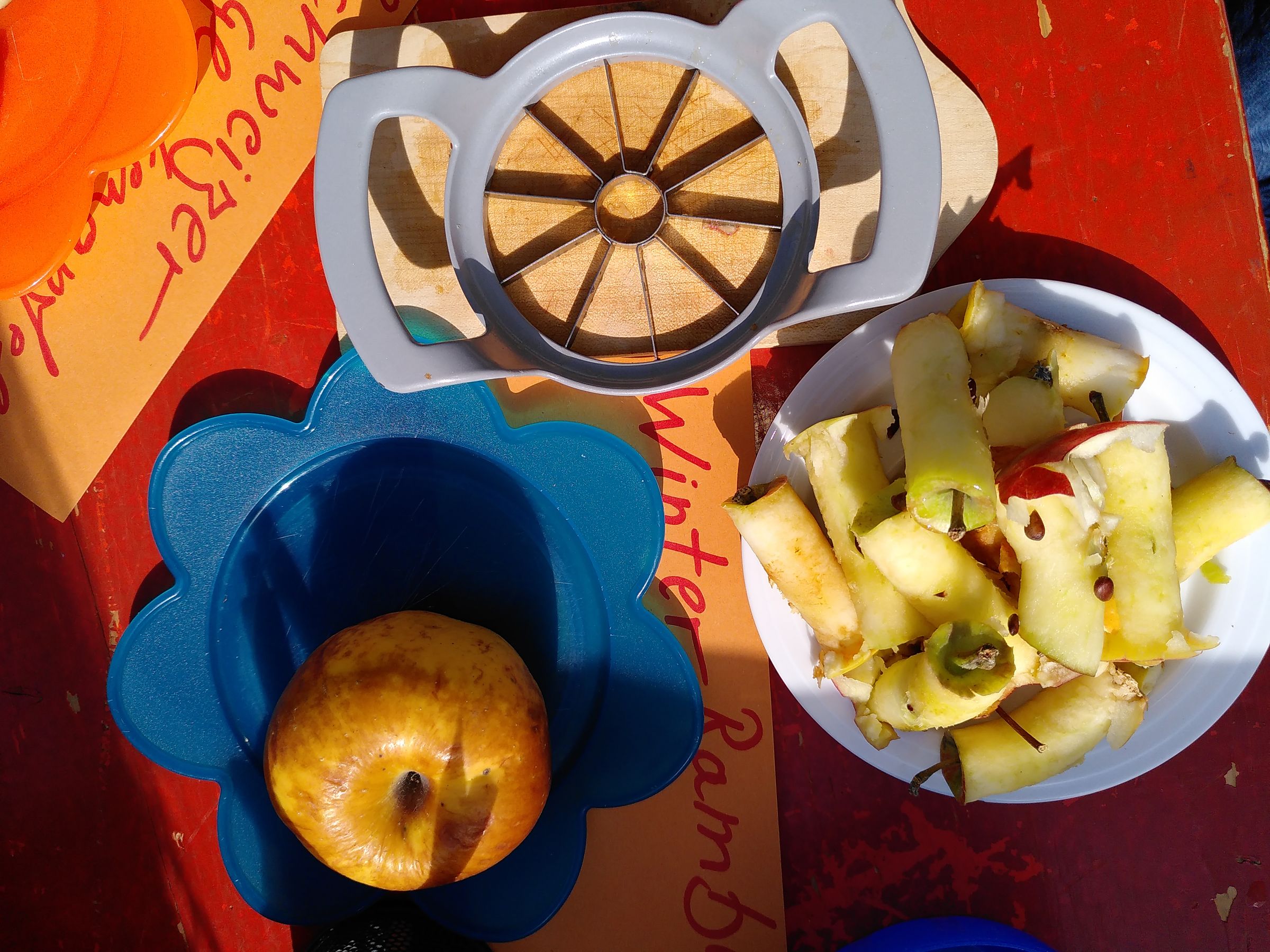 Äpfel, geteilt, zum Verkosten